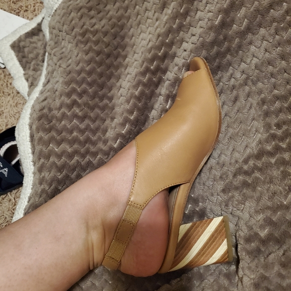 Shoe - Picture 8 of 10